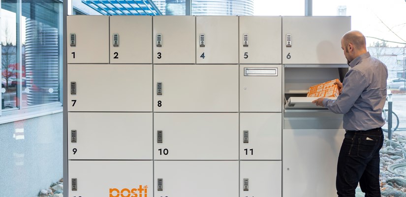 SmartPost on kerrostalon aulatilassa tai muussa yhteisessä tilassa oleva lukollinen ja turvallinen pakettilokerikko, joka on taloyhtiön asukkaiden käytössä. SmartPost on kerrostalon aulatilassa tai muussa yhteisessä tilassa oleva lukollinen ja turvallinen pakettilokerikko, joka on taloyhtiön asukkaiden käytössä.
