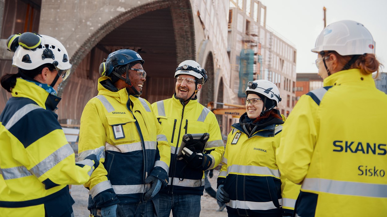 Skanskalaisia työmaalla. 