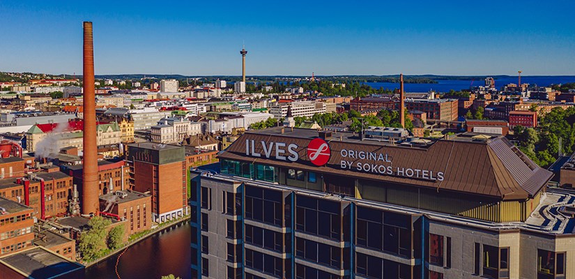 Original Sokos Hotel Ilveksen tunnelmassa tamperelaisuus ja sijainti Tammerkosken rannalla ikonisessa, koko Suomen tuntemassa punatiilisessä tehdasmiljöössä ovat vahvoina elementteinä mukana. Kuva: Sokotel Oy. Original Sokos Hotel Ilveksen tunnelmassa tamperelaisuus ja sijainti Tammerkosken rannalla ikonisessa, koko Suomen tuntemassa punatiilisessä tehdasmiljöössä ovat vahvoina elementteinä mukana. Kuva: Sokotel Oy.