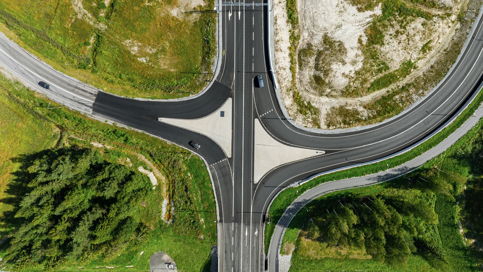 Urakassa uusittiin Kantatien 68 ja valtatien 8 risteävä eritasoliittymä Edsevössä.