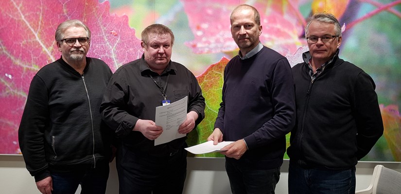 Kuvassa vasemmalta: Lapin Ely-keskuksen projektipäällikkö Matti Ryhänen ja yksikönpäällikkö Markku Tervo sekä Skanska Industrial Solutions Oy:n toimitusjohtaja Jyrki Karinen ja tuotantopäällikkö Vesa Räme. Kuvassa vasemmalta: Lapin Ely-keskuksen projektipäällikkö Matti Ryhänen ja yksikönpäällikkö Markku Tervo sekä Skanska Industrial Solutions Oy:n toimitusjohtaja Jyrki Karinen ja tuotantopäällikkö Vesa Räme.