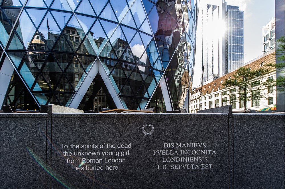 Gherkin exterior 091.jpg