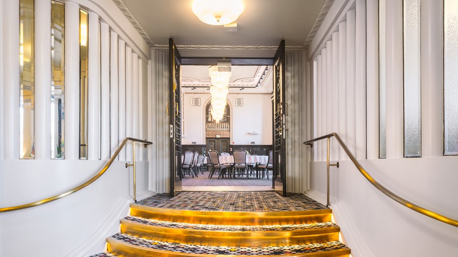 Poikkeuksellisen vaativa projekti toteutettiin tiiviissä yhteistyössä museoviraston kanssa ja rakennusten historiaa kunnioittaen. Poikkeuksellisen vaativa projekti toteutettiin tiiviissä yhteistyössä museoviraston kanssa ja rakennusten historiaa kunnioittaen.