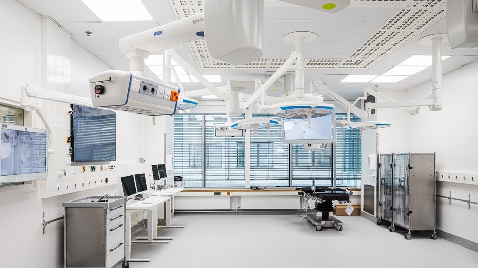 Peruskorjauksen jälkeen Puistosairaalassa on leikkaussaleja sekä runsaasti polikliinisia sekä päiväkirurgisia toimintoja. Peruskorjauksen jälkeen Puistosairaalassa on leikkaussaleja sekä runsaasti polikliinisia sekä päiväkirurgisia toimintoja.