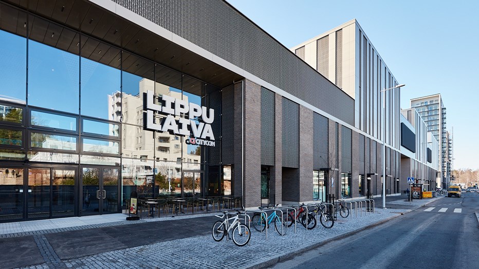 Kaupunkikeskus Lippulaiva sijaitsee kehittyvällä Espoonlahdella. Kaupunkikeskus Lippulaivan julkisivu.