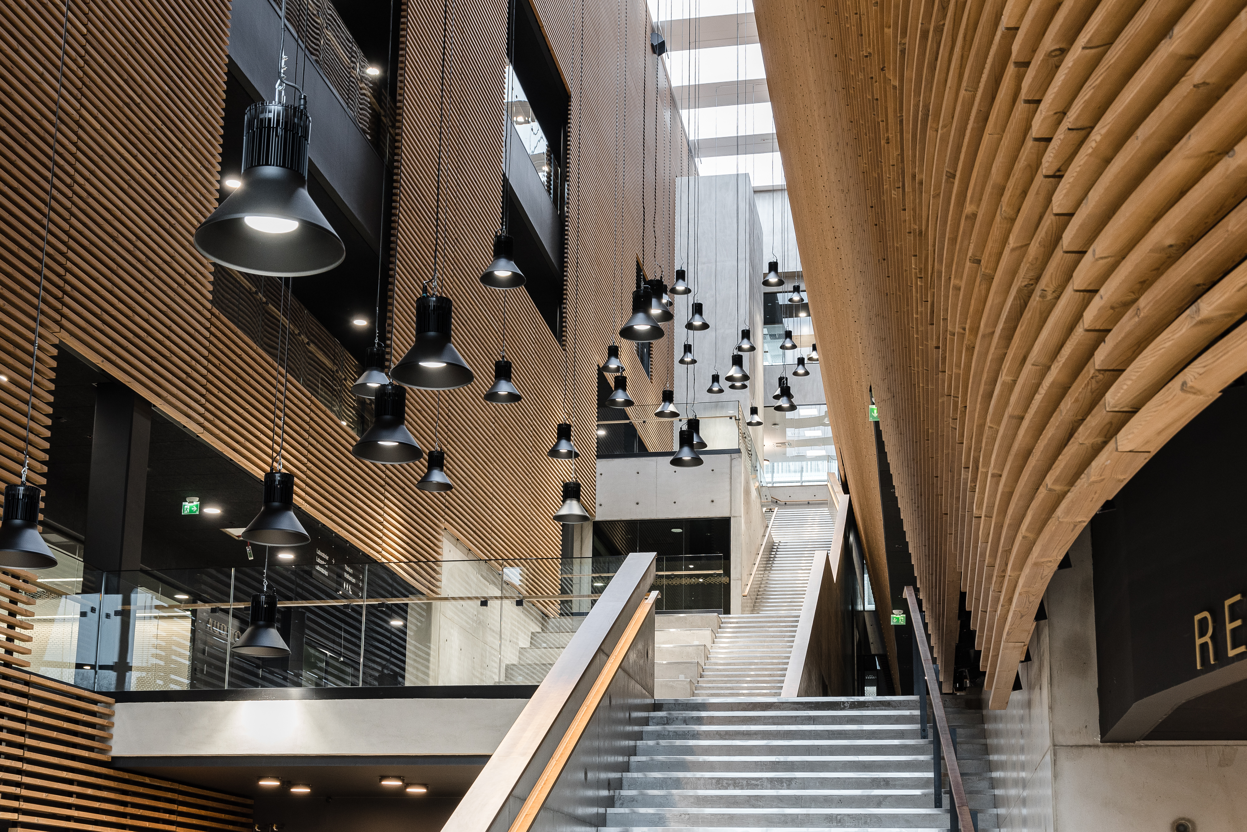 Aurumissa ympäristötehokkuus on huomioitu rakenne- ja talotekniikkaratkaisuilla sekä materiaalivalinnoilla.