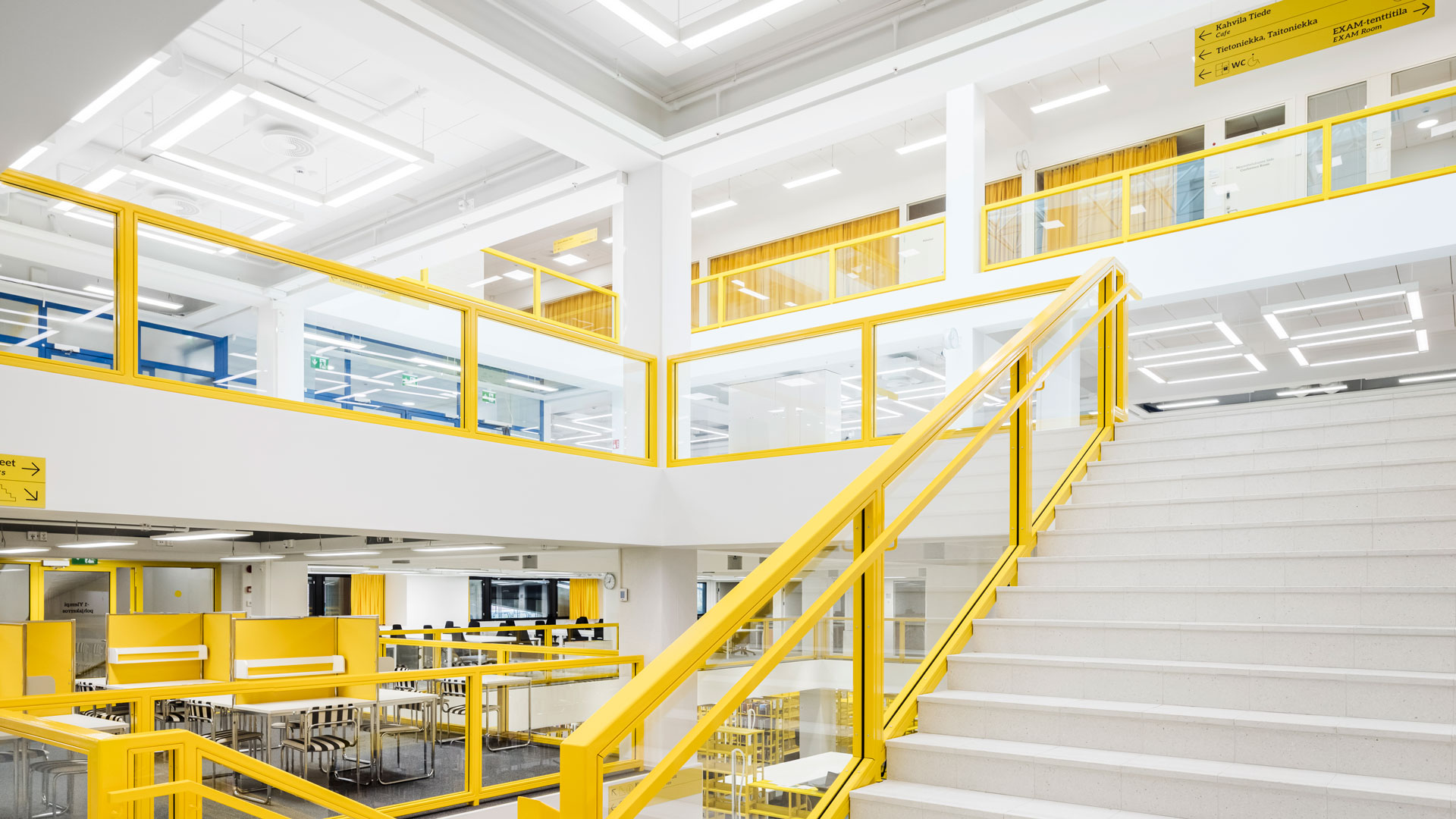 Kirjaston värimaailma säilytettiin peruskorjauksen aikana. 