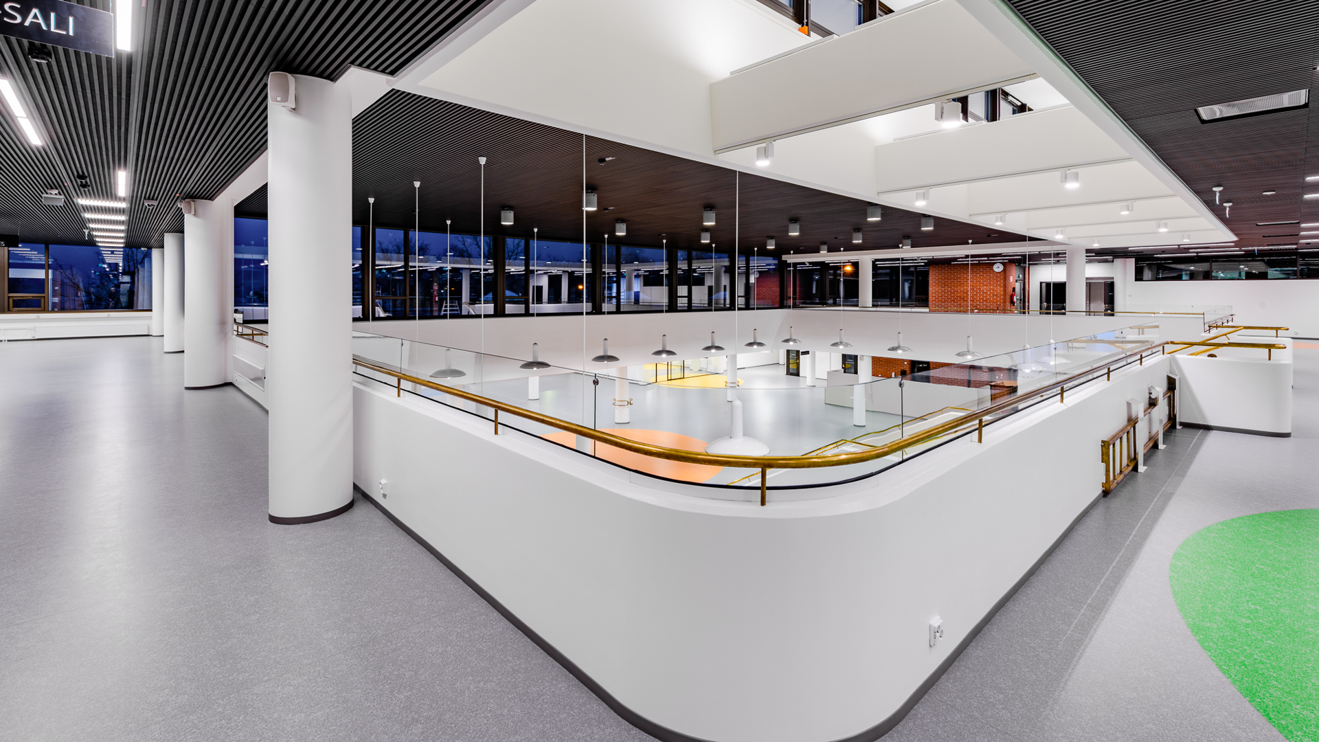 Peruskorjauksessa uudistettiin myös koko talotekniikka, ikkunat ja akustiikka.