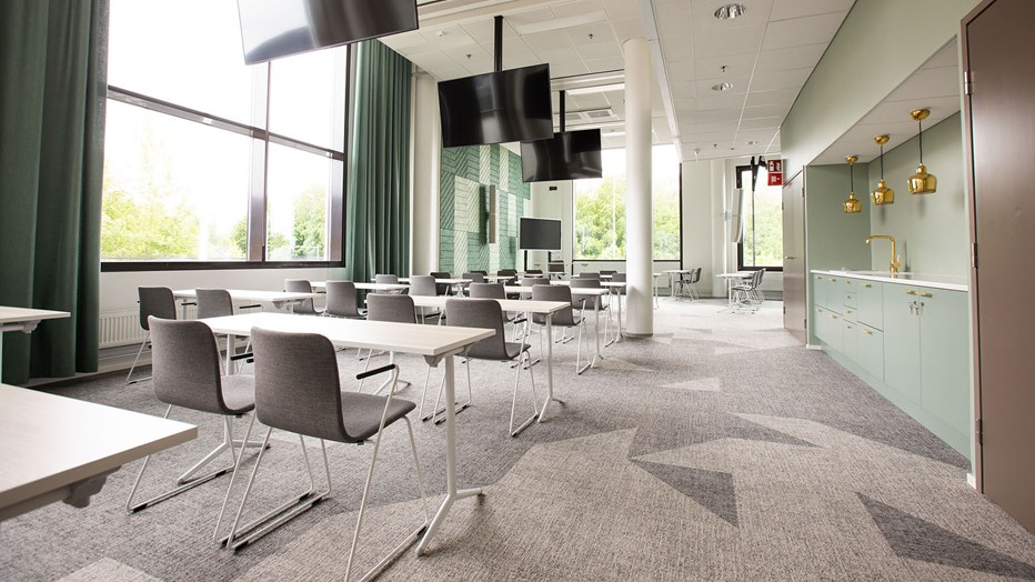 Yhteiskäyttöinen monitoimitila. Yhteiskäyttöinen monitoimitila.