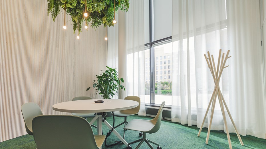 Yhteiskäyttöinen neuvotteluhuone Koivu. Yhteiskäyttöinen neuvotteluhuone Koivu.