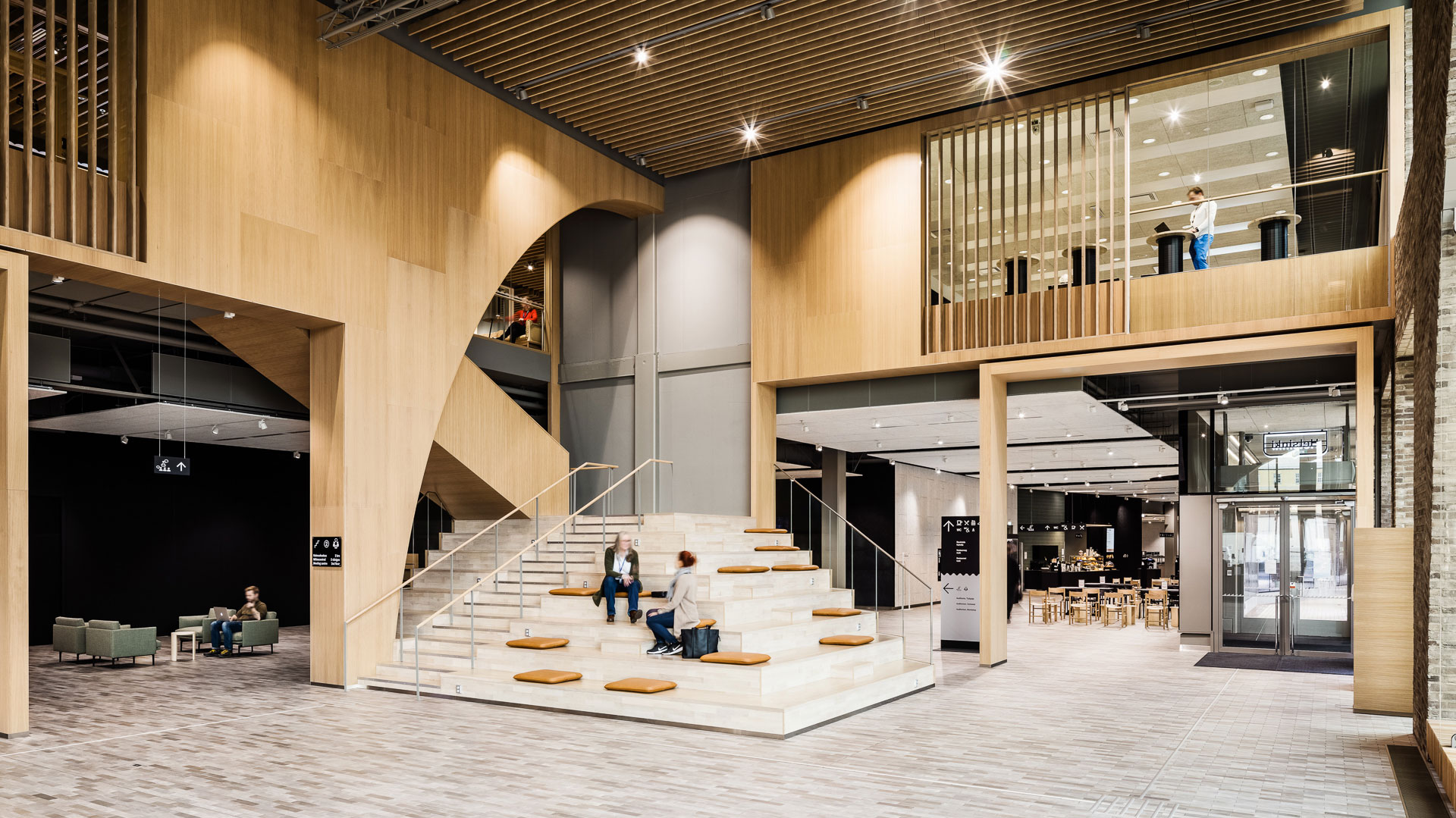 Helsingin kaupunkiympäristön toimialan talon aula