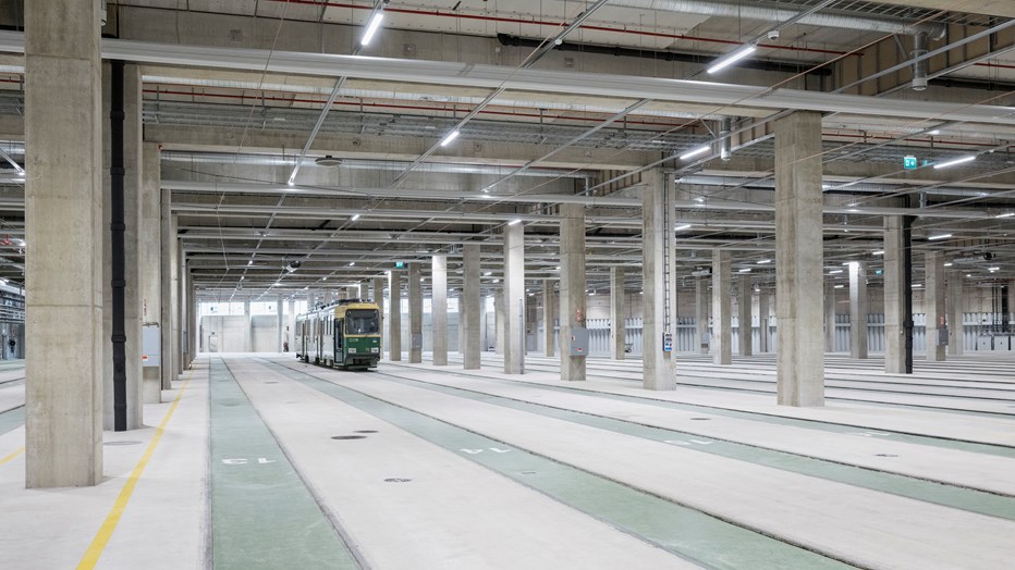 Kehitysvaiheessa muutettu raitiovaunujen ajosuunta vastapäivästä myötäpäivään tehostaa varikon toimintaa: raitiovaunut voidaan ajaa päivähuollosta suoraan säilytykseen ilman, että varikolla täytyy tehdä ylimääräistä kierrosta.  Kehitysvaiheessa muutettu raitiovaunujen ajosuunta vastapäivästä myötäpäivään tehostaa varikon toimintaa: raitiovaunut voidaan ajaa päivähuollosta suoraan säilytykseen ilman, että varikolla täytyy tehdä ylimääräistä kierrosta.