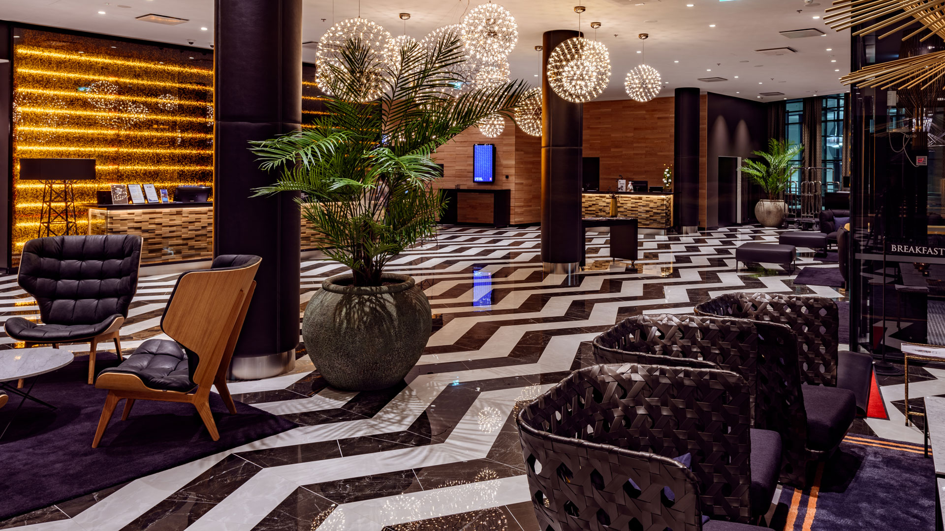 Clarion Hotel Helsinki Airport, hotellin aula