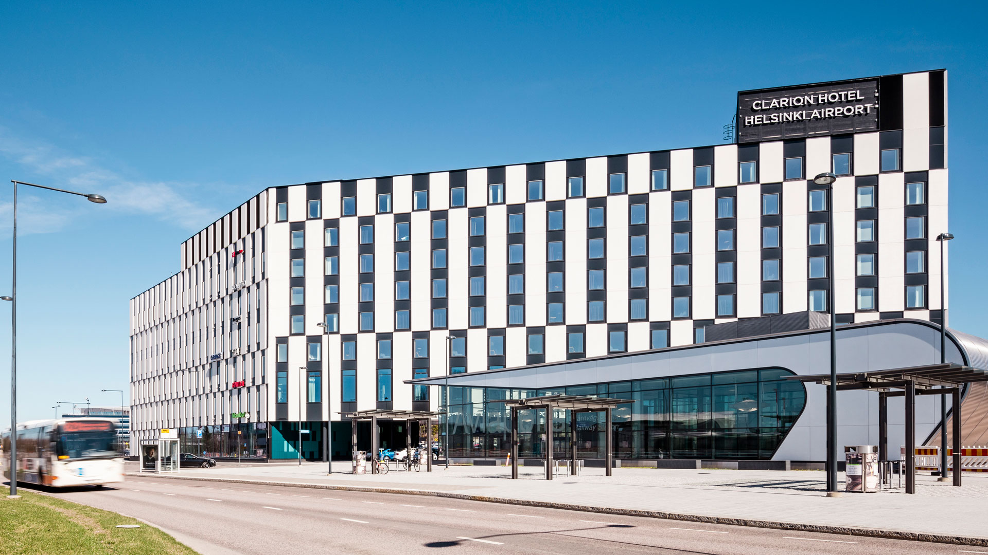 Clarion Hotel Helsinki Airport, julkisivu