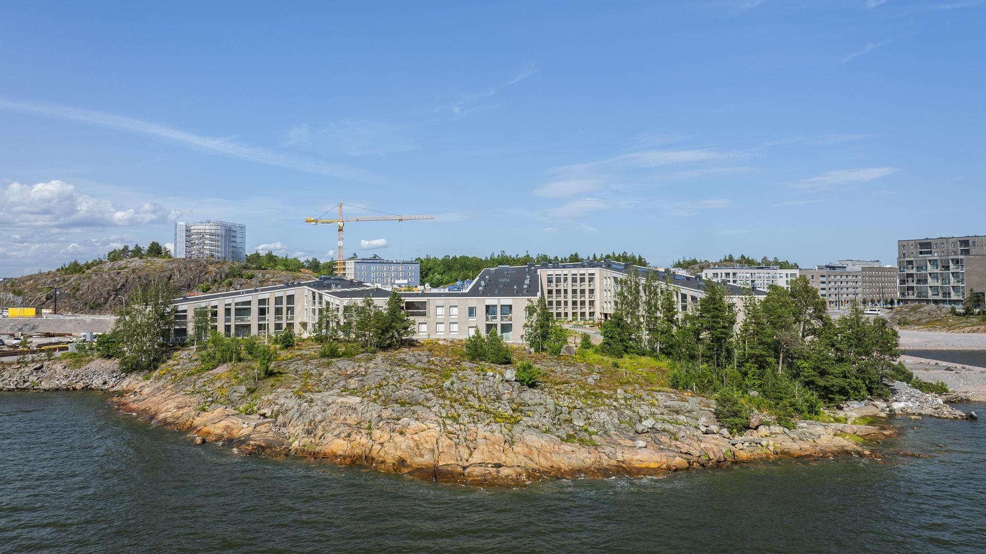 Suunnitelmia on ohjannut alusta alkaen välittömät merinäkymät moneen suuntaan. Rakennus on suunniteltu muodoltaan niin, että merinäkymistä pääsee nauttimaan mahdollisimman moni.