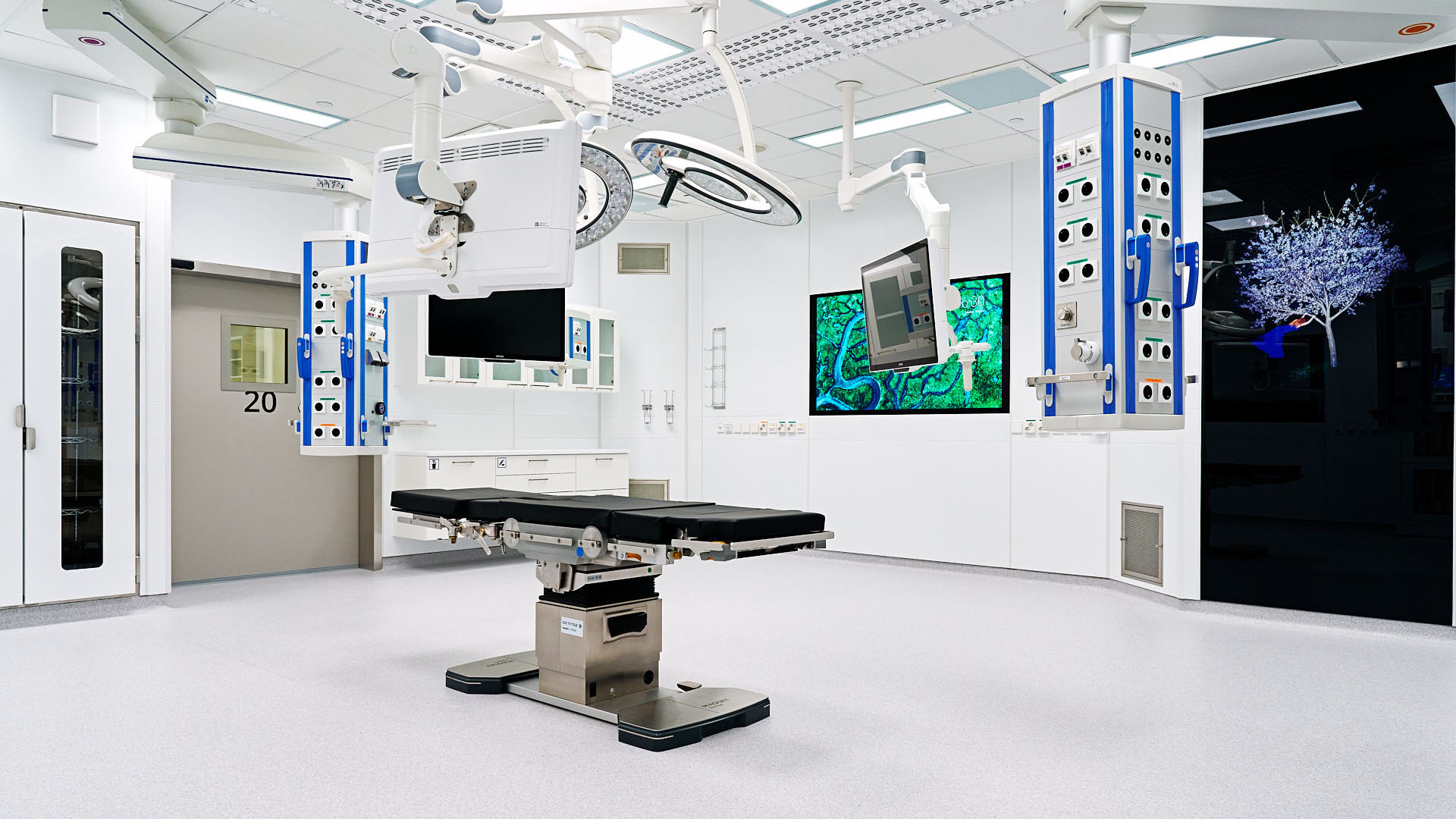 B-rakennuksen myötä sairaalakampukselle saatiin uudet tilat esimerkiksi päivystykselle sekä teho- ja leikkaustoiminnalle yhteensä 30 uuden leikkaus- ja kuvantamissalin myötä.