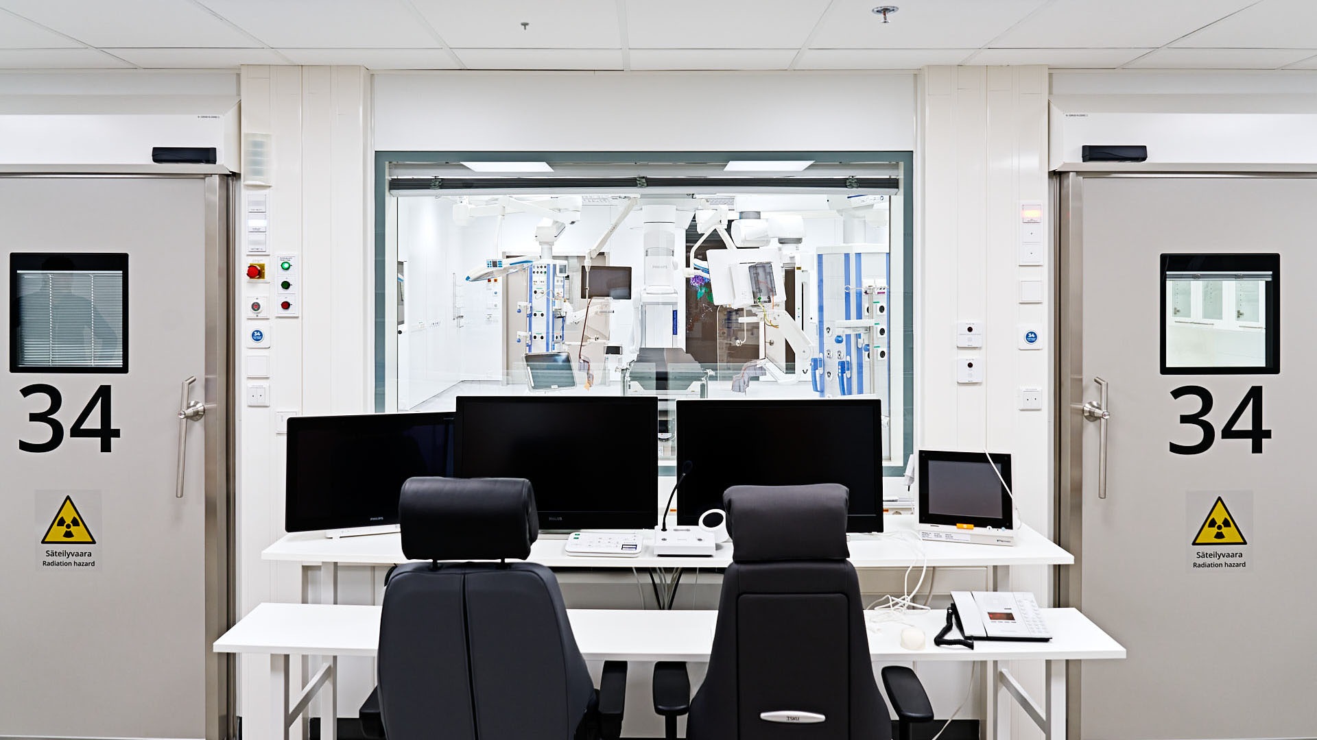 B-rakennukseen sijoittuu uudella tavalla sydänsairauksien hoidon samoihin tiloihin kokoava sydänkeskus, valtaosa sairaalan kuvantamisen tiloista sekä eri erikoisalojen vuodeosastoja.