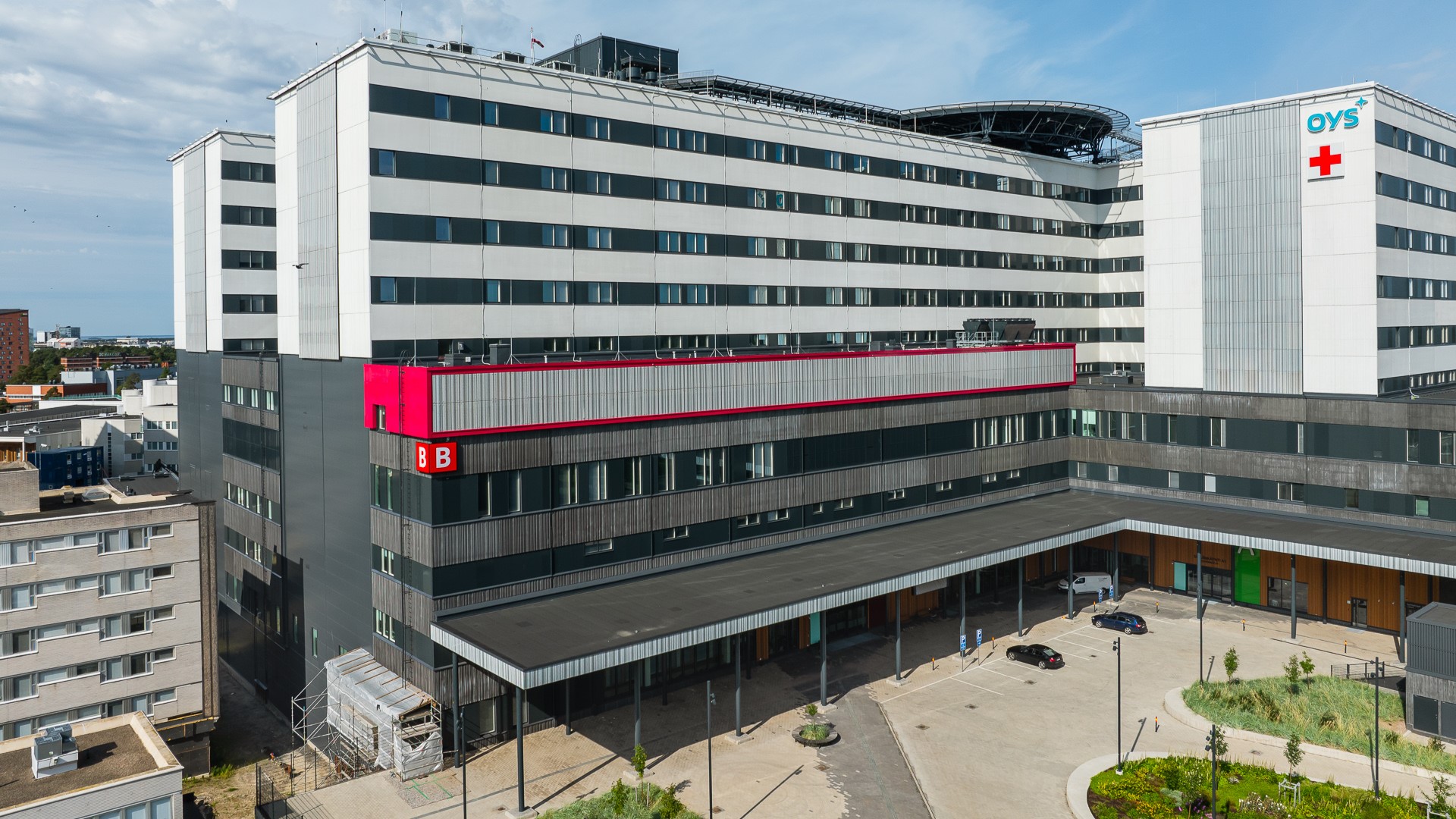 A- ja B-allianssien yhtäaikaiset työmaat ja rakennusten nivoutuminen yhteen edellytti kaikilta osapuolilta tarkkaa kokonaisuudenhallintaa ja yhteensovittamista.