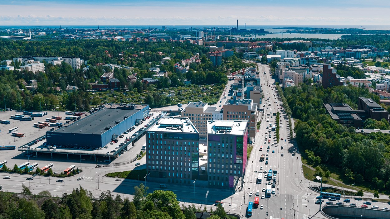 ilmakuva M117 toimistotalosta Mannerheimintien päässä