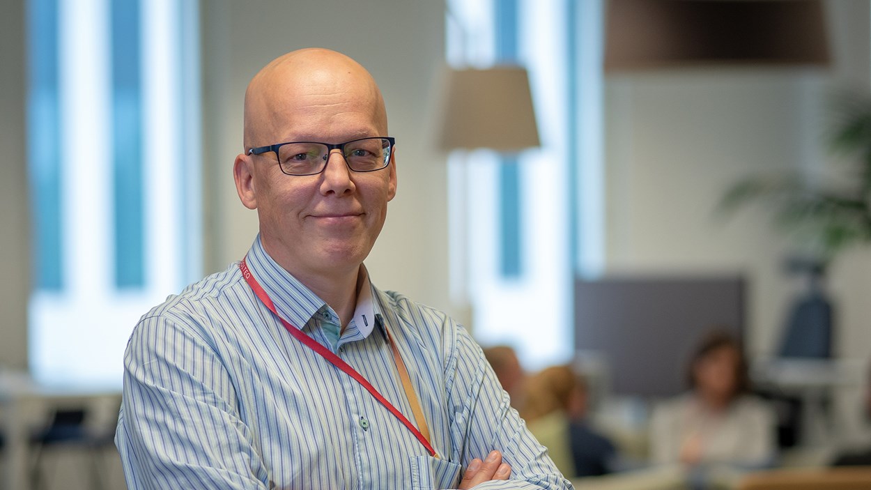 Solteq muutti reilu pari vuotta sitten monitilatoimistoon. Henkilöstö oli mukana uusien toimitilojen suunnittelussa, ja toteutus on ollut onnistunut. “Näen ihmisten kasvoista, että täällä on hyvä tehdä töitä”, sanoo operatiivinen johtaja Perttu Kulmala