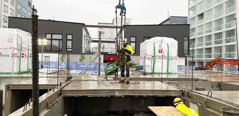 Uudelleenkäytetyt elementit asennettiin lokakuussa Tampereella.  Uudelleenkäytetyt elementit asennettiin lokakuussa Tampereella.