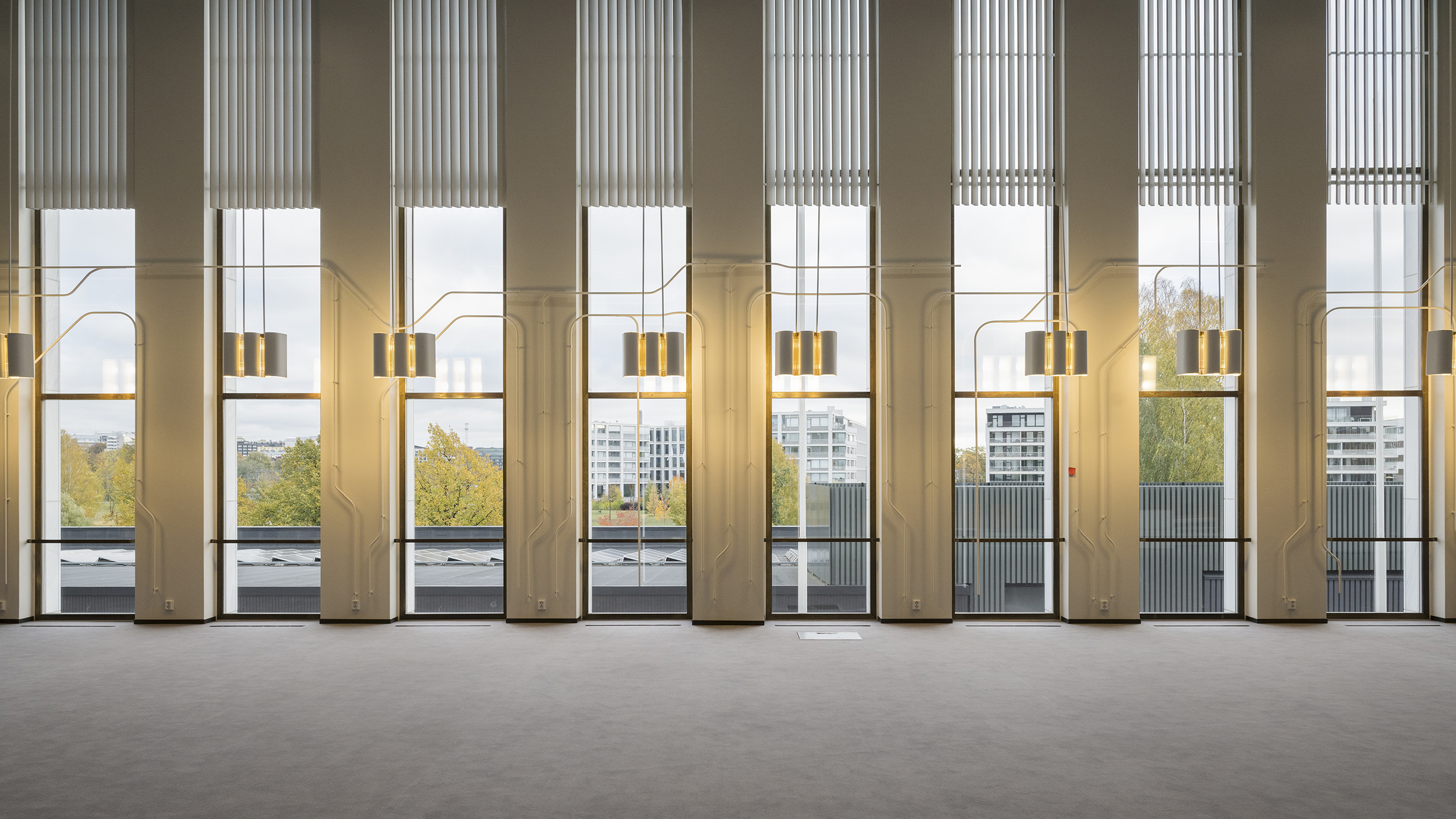 Perusparannukseen kuului myös Finlandia-talon noin 2 150 valaisimen kunnostaminen. Suureen osaan niistä vaihdettiin energiatehokas led-tekniikka, mikä mahdollistaa valaisimien monipuolisemman käytön ja ohjauksen.